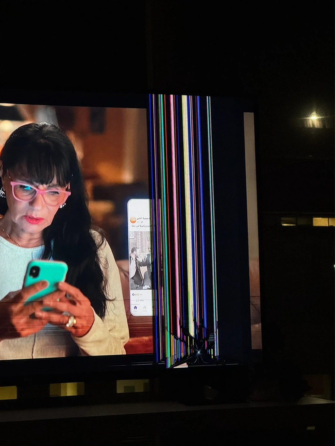 TCL Television with cracked screen - photo 2