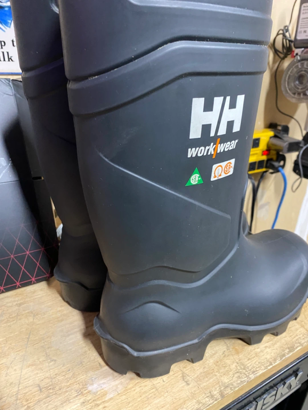 Helly Hansen men’s size 10 CSA work boots - photo 2