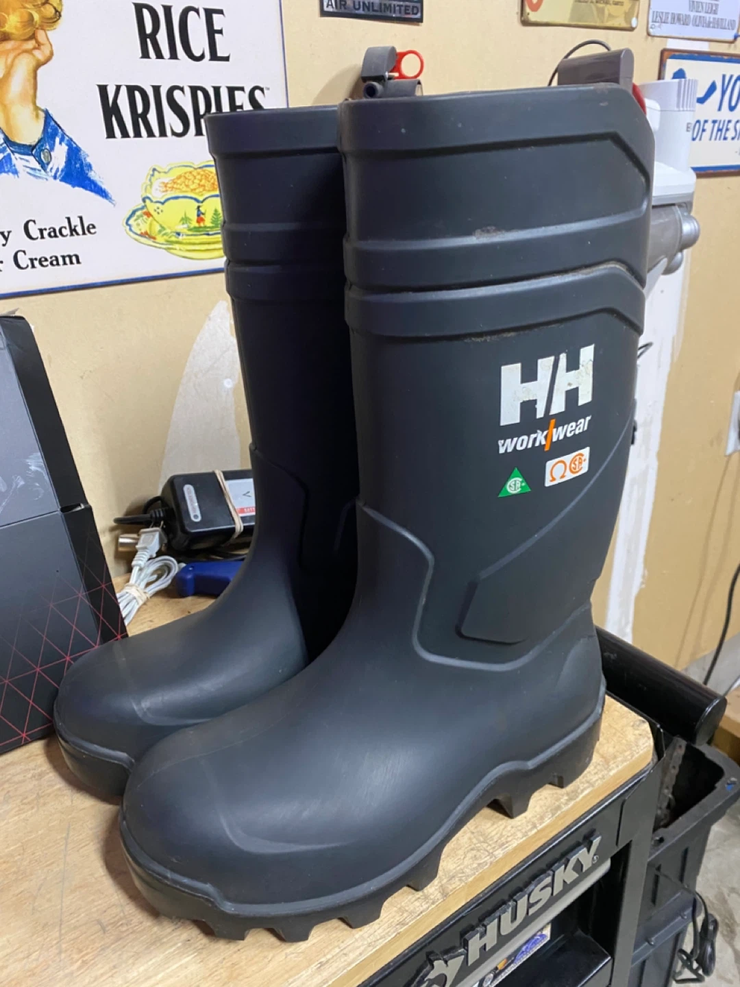 Helly Hansen men’s size 10 CSA work boots