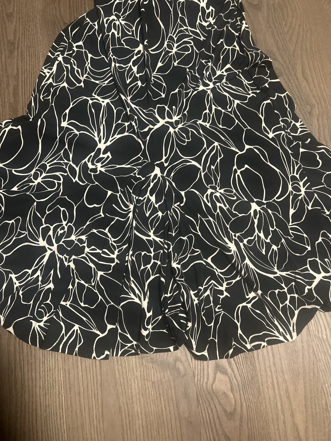 Black and white floral dress with buckle accent - photo 3