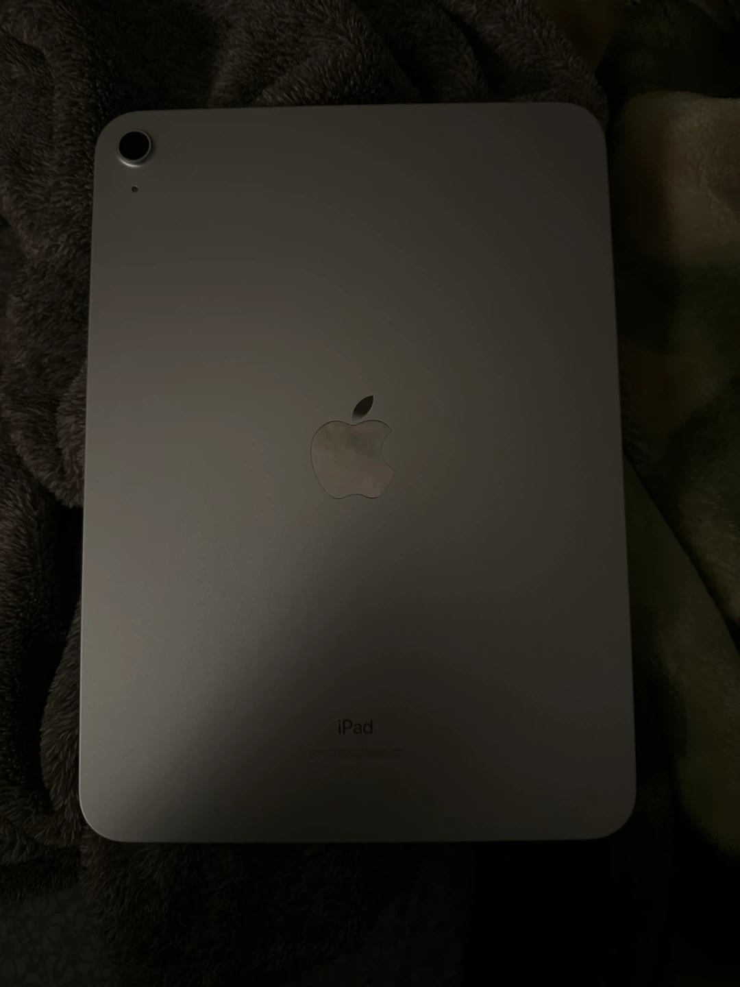 iPad 10th gen, NEW condition (Protective Case + Apple charger) - photo 2