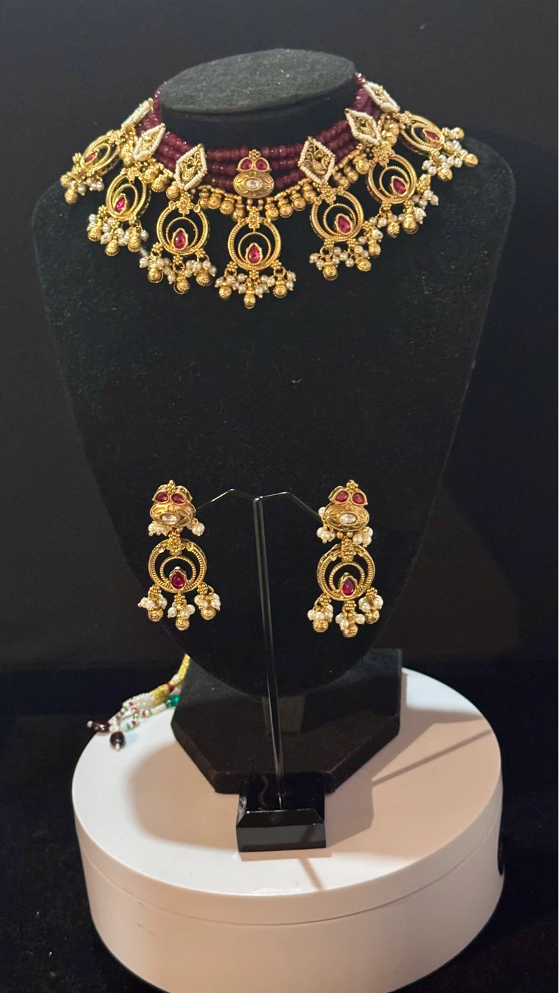Maroon antique choker set
