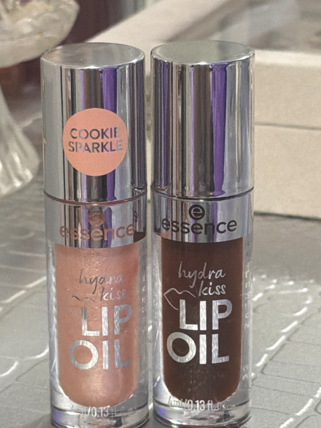 Essence Hydra Kiss Lip Oil - Cookie Sparkle & Brown Shade