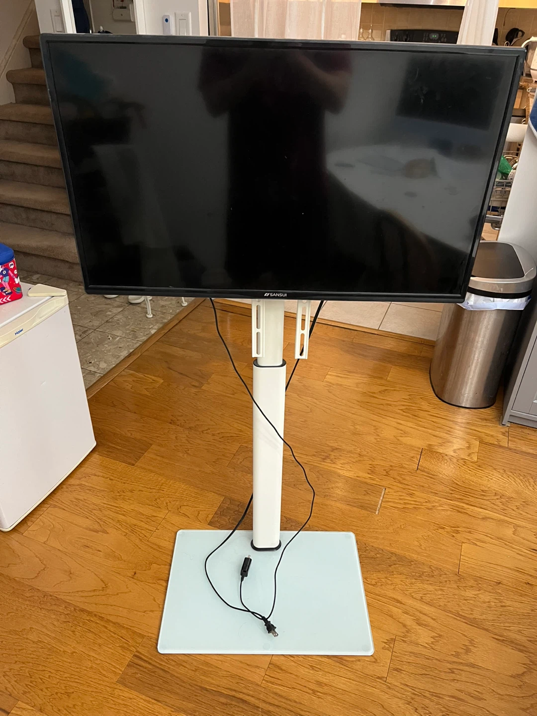 33” Sansui TV and Stand with Rolling Base