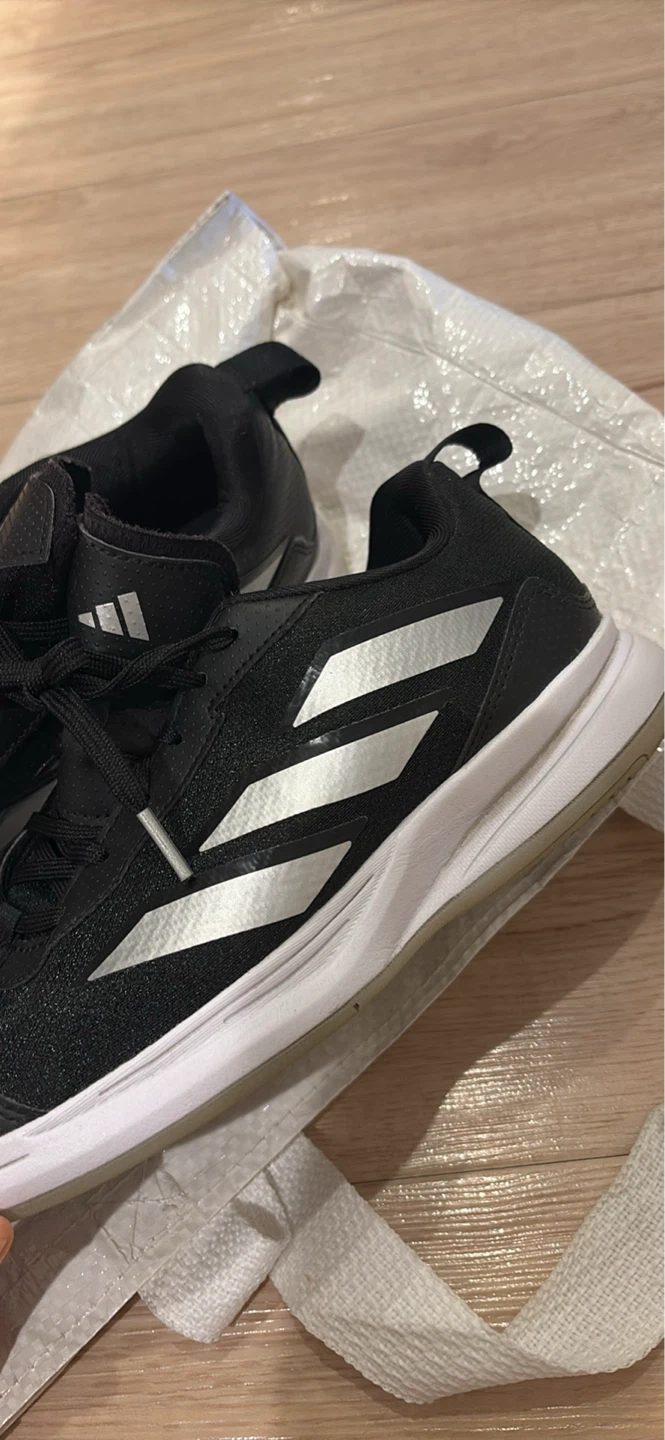 Adidas tennis shoes size 6.5