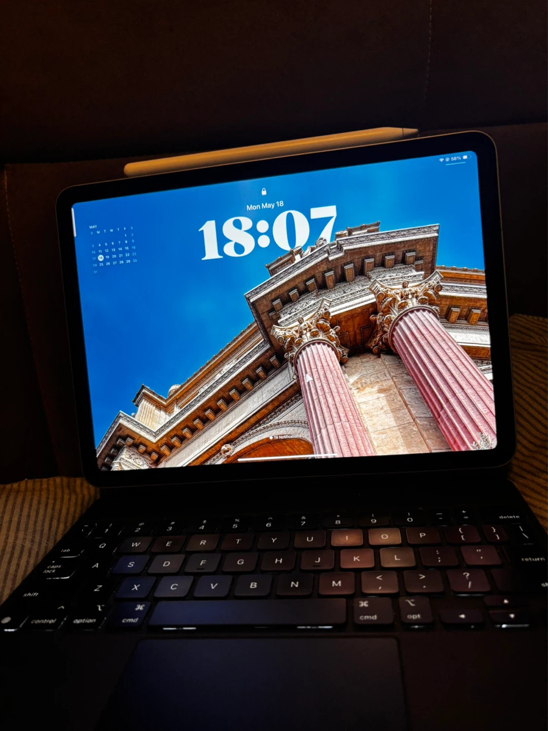 M2 iPad Air 11 inch 256GB + Apple Pencil Pro + Magic Keyboard