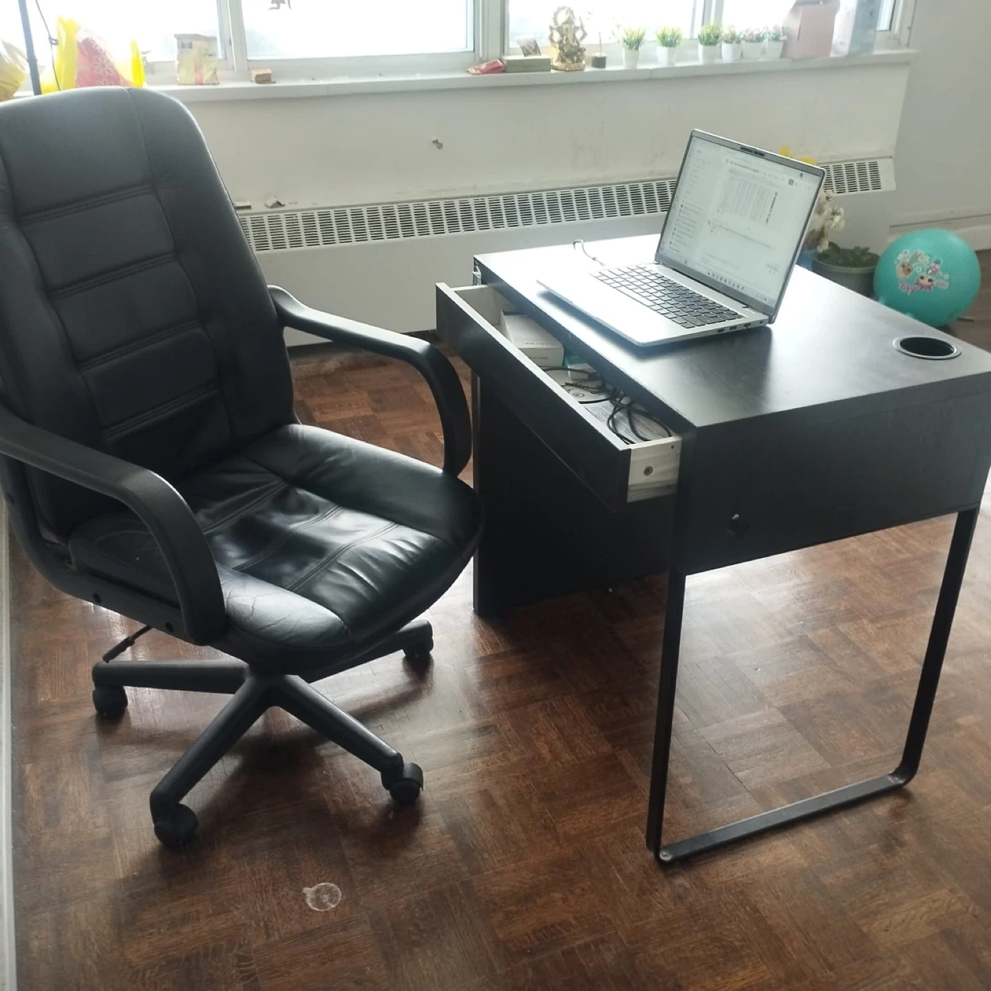 Office desk and chair - photo 2