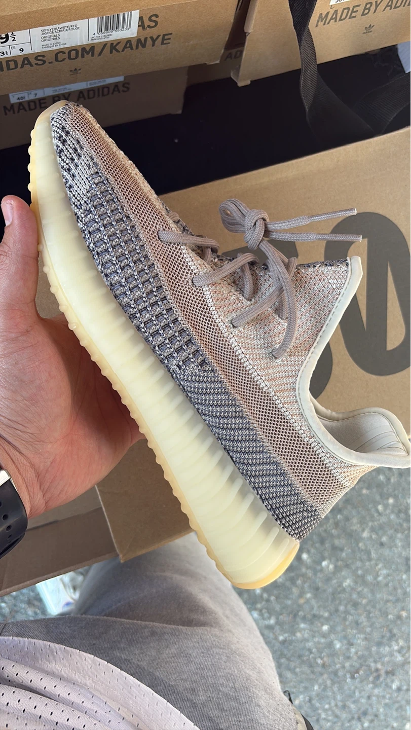 Adidas Yeezy Boost 350 V2 Shoes size 10 men - photo 2
