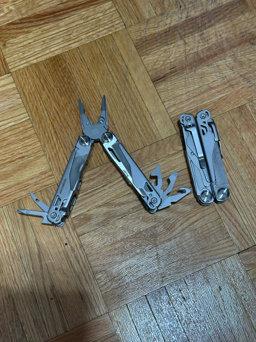 2MAXIMUM 19-in-1 Multi-Tool with Safety Lock - photo 3