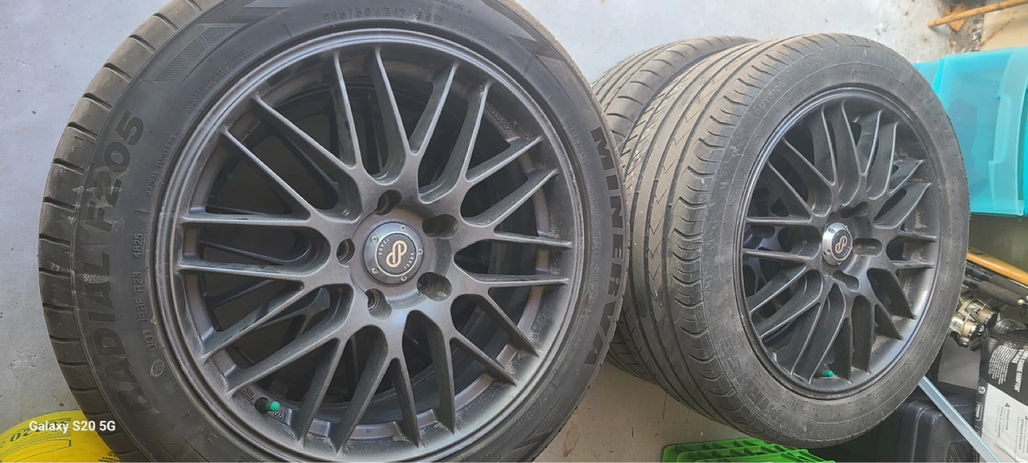 Car tires 215/50ZR17 with rims