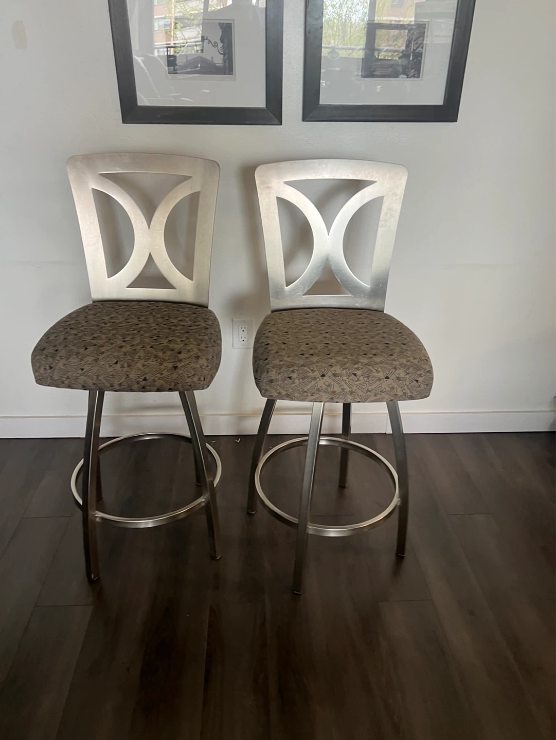 Pair of Swivel Bar Stools - photo 2