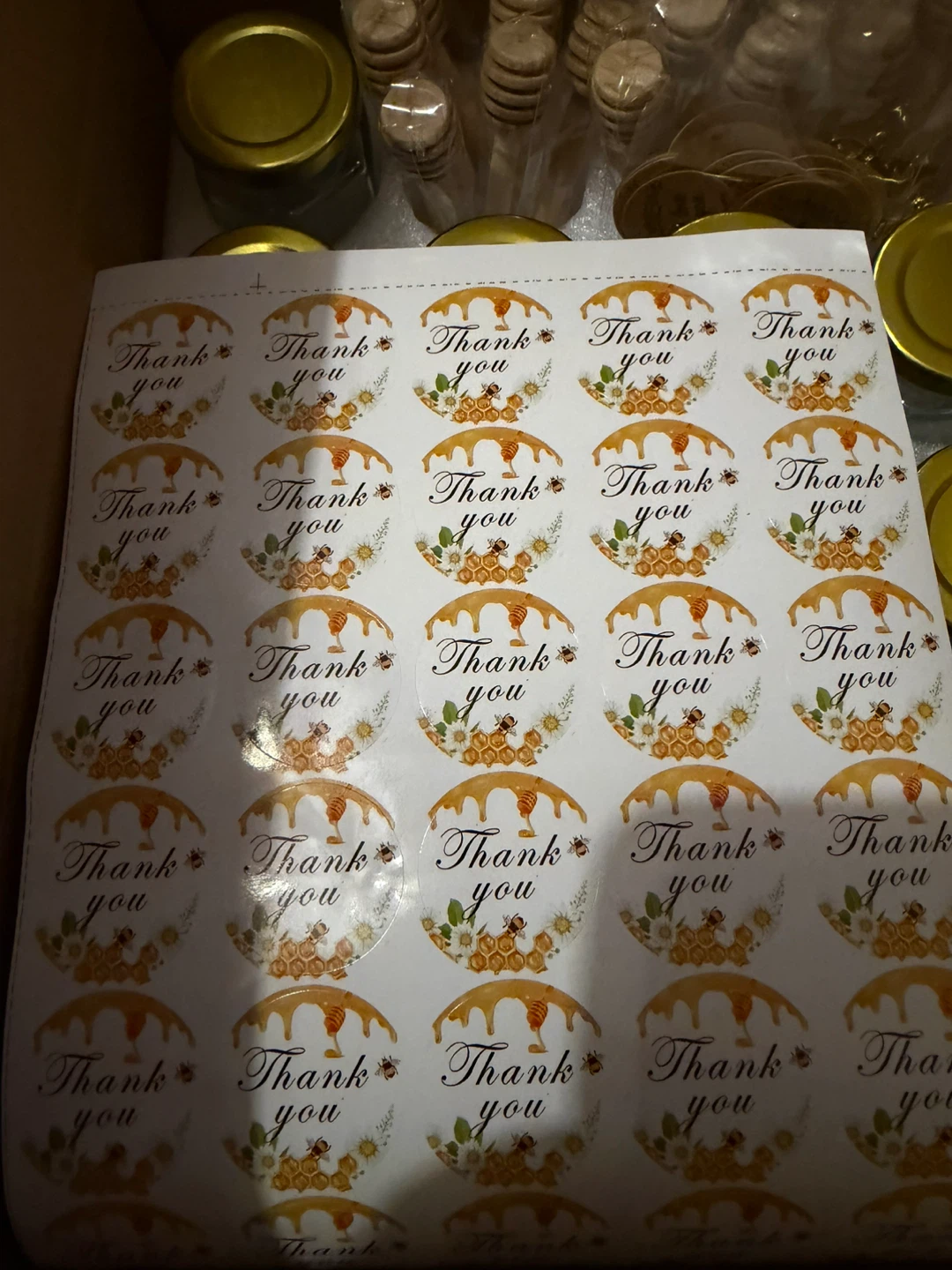 16 Honey Jars with Lids & Honey Dippers - photo 2