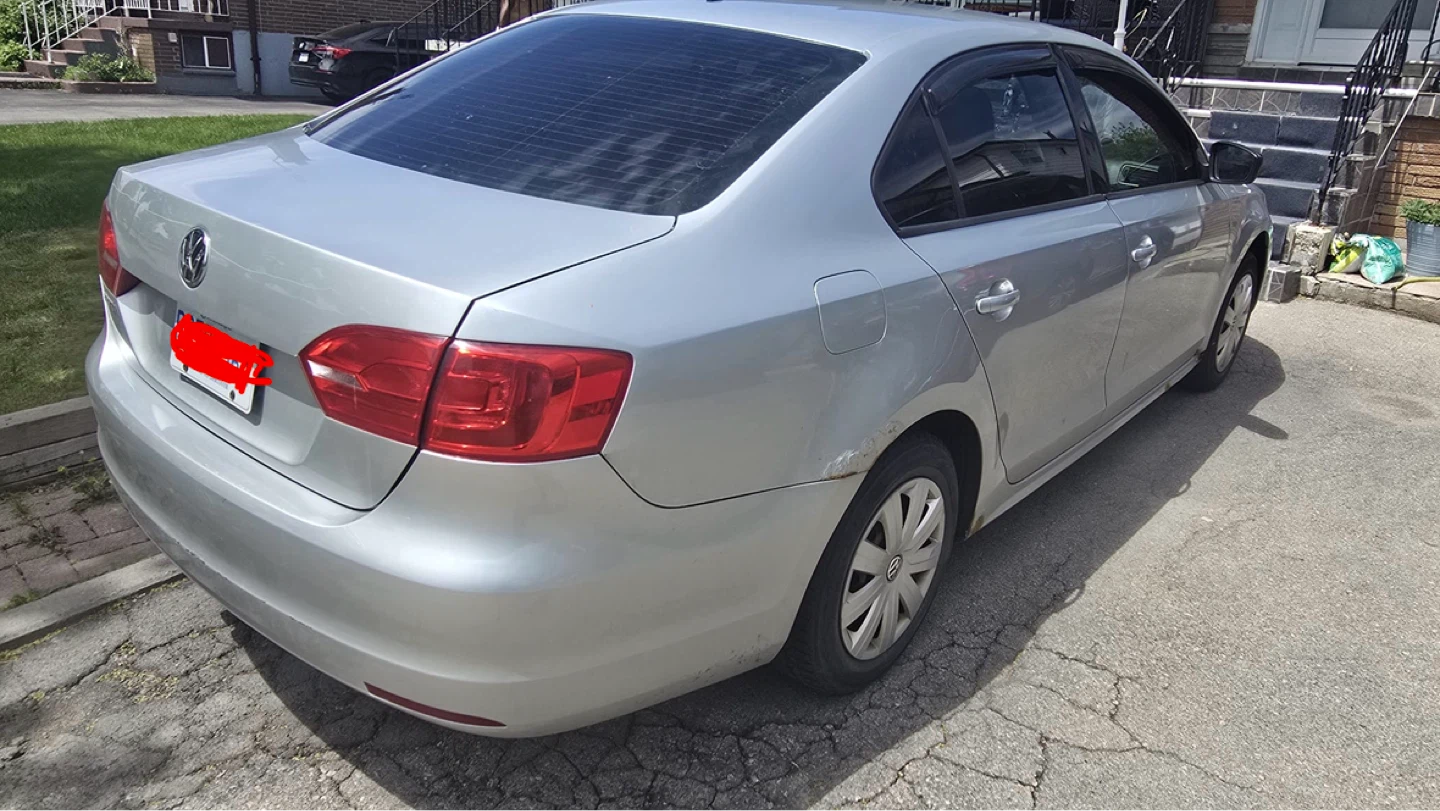 Volkswagen Jetta Sedan - Silver - photo 2