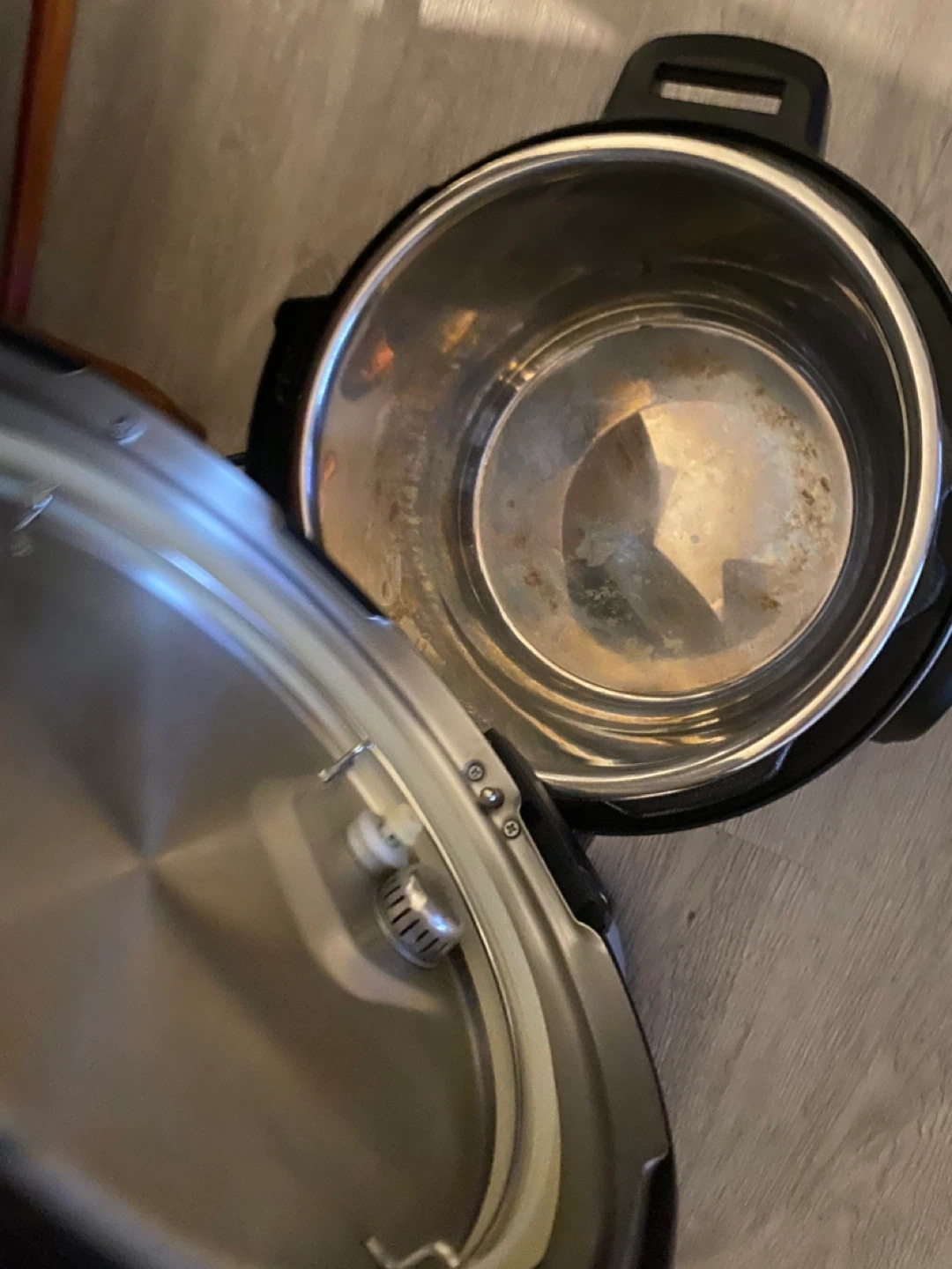 Instant Pot Multi-Cooker (Good Condition)