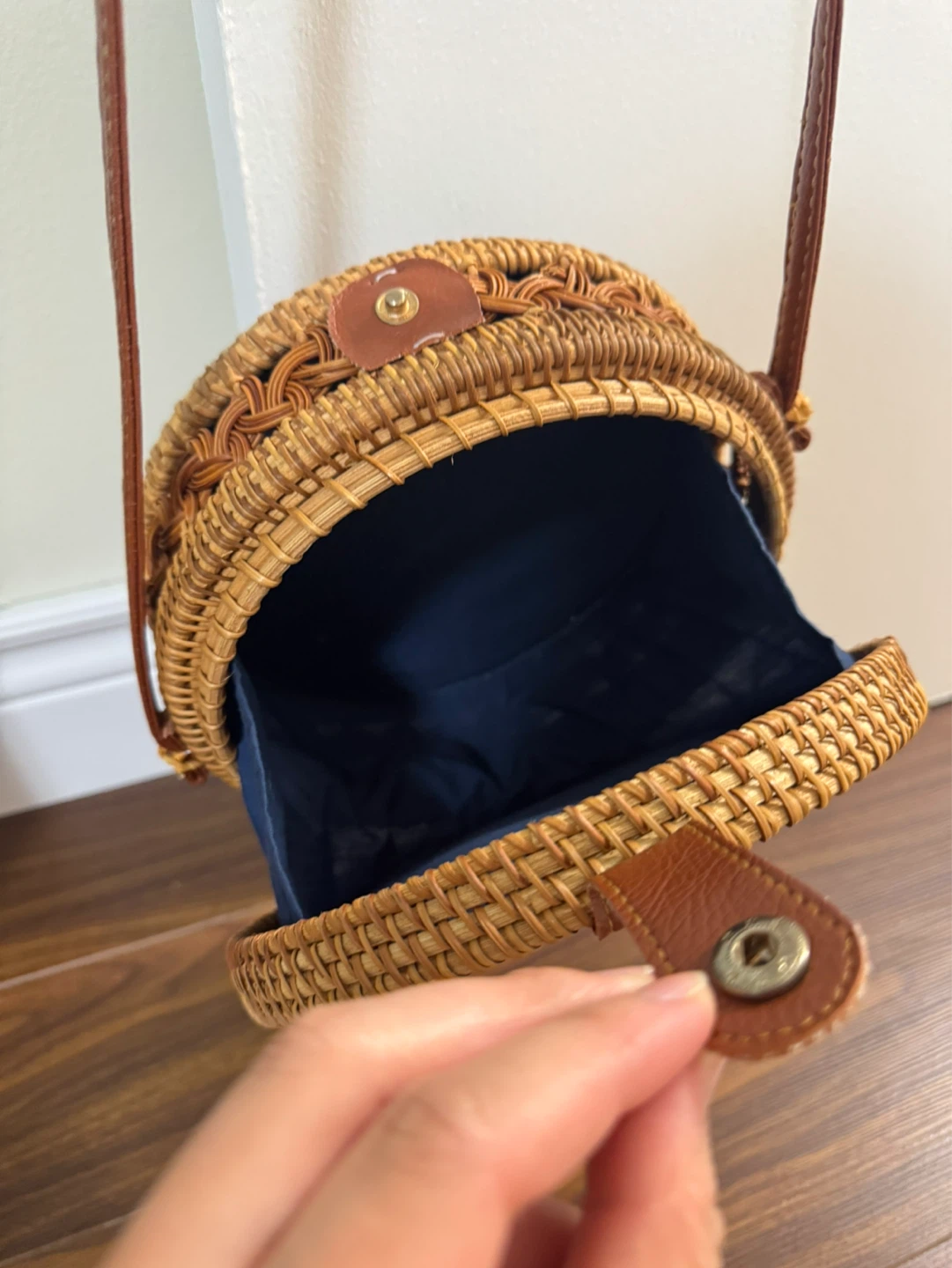 Round Rattan Crossbody Bag - photo 3