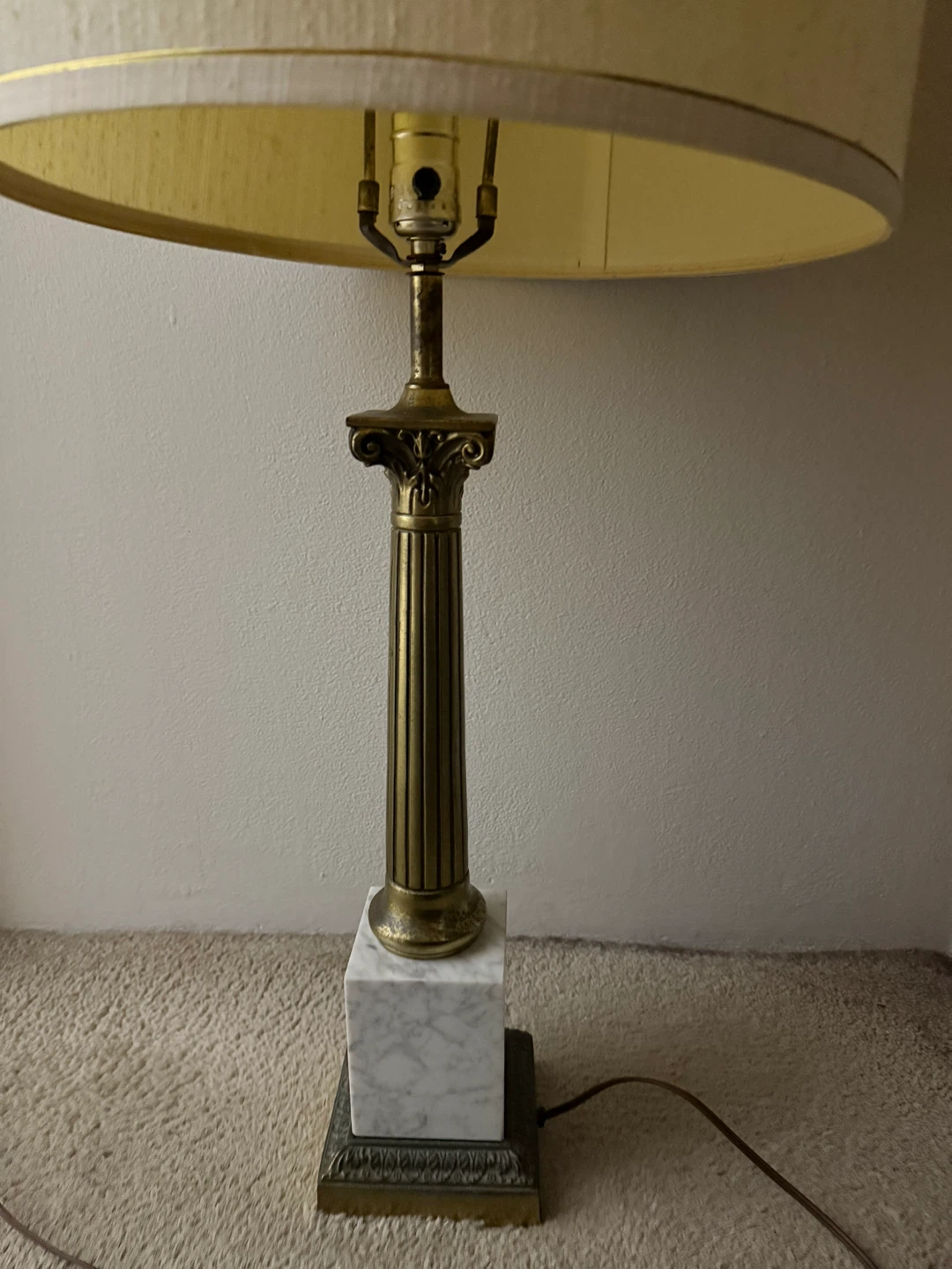 Vintage Brass and Marble Corinthian Column Table Lamp - photo 3