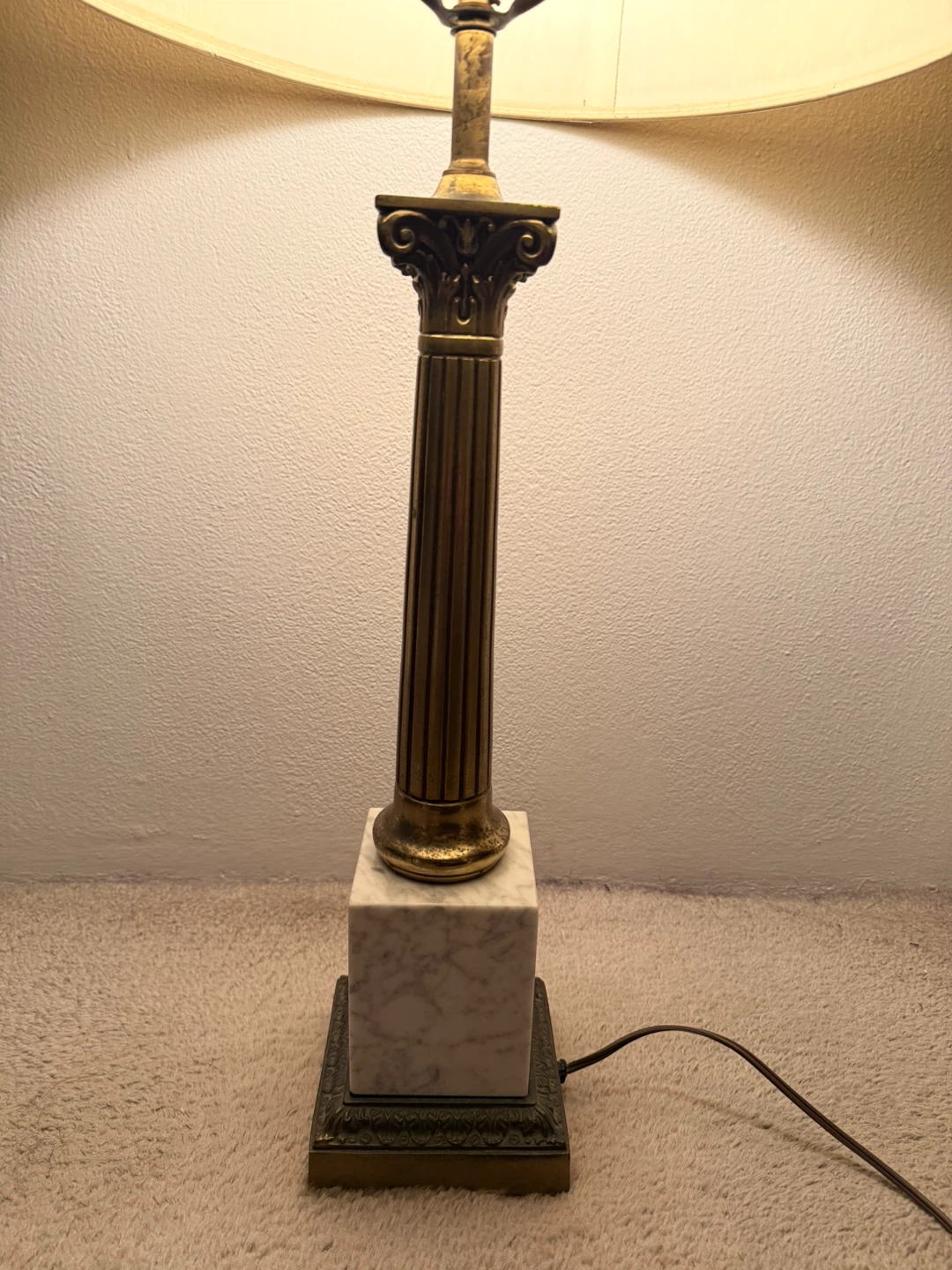 Vintage Brass and Marble Corinthian Column Table Lamp - photo 4