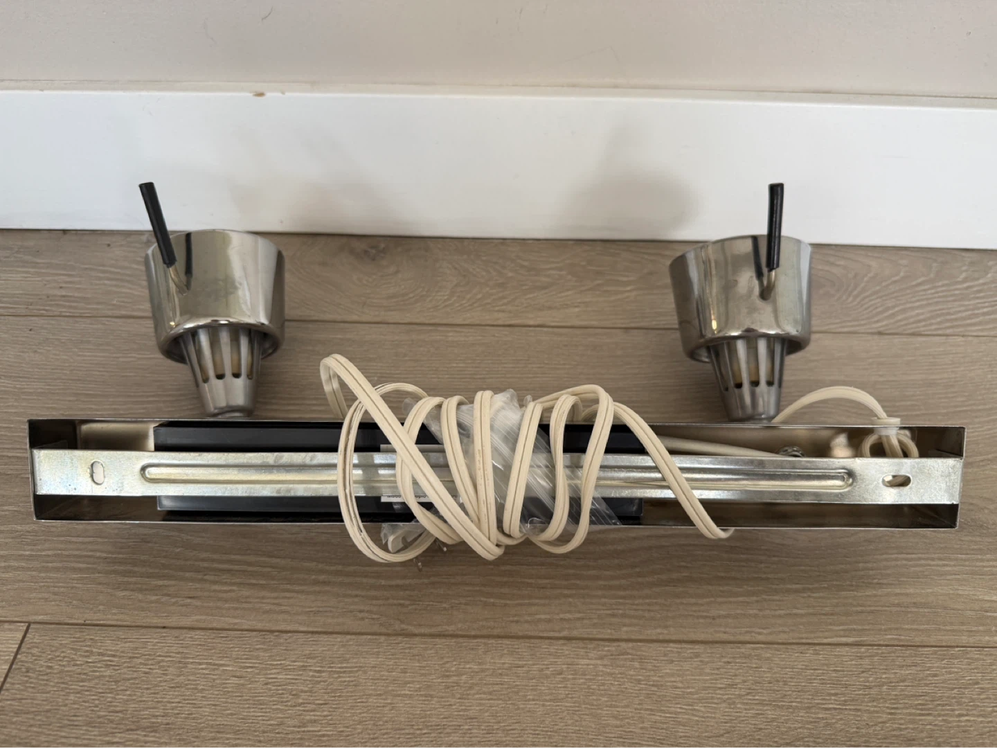 2-Light adjustable spotlight bar - photo 3