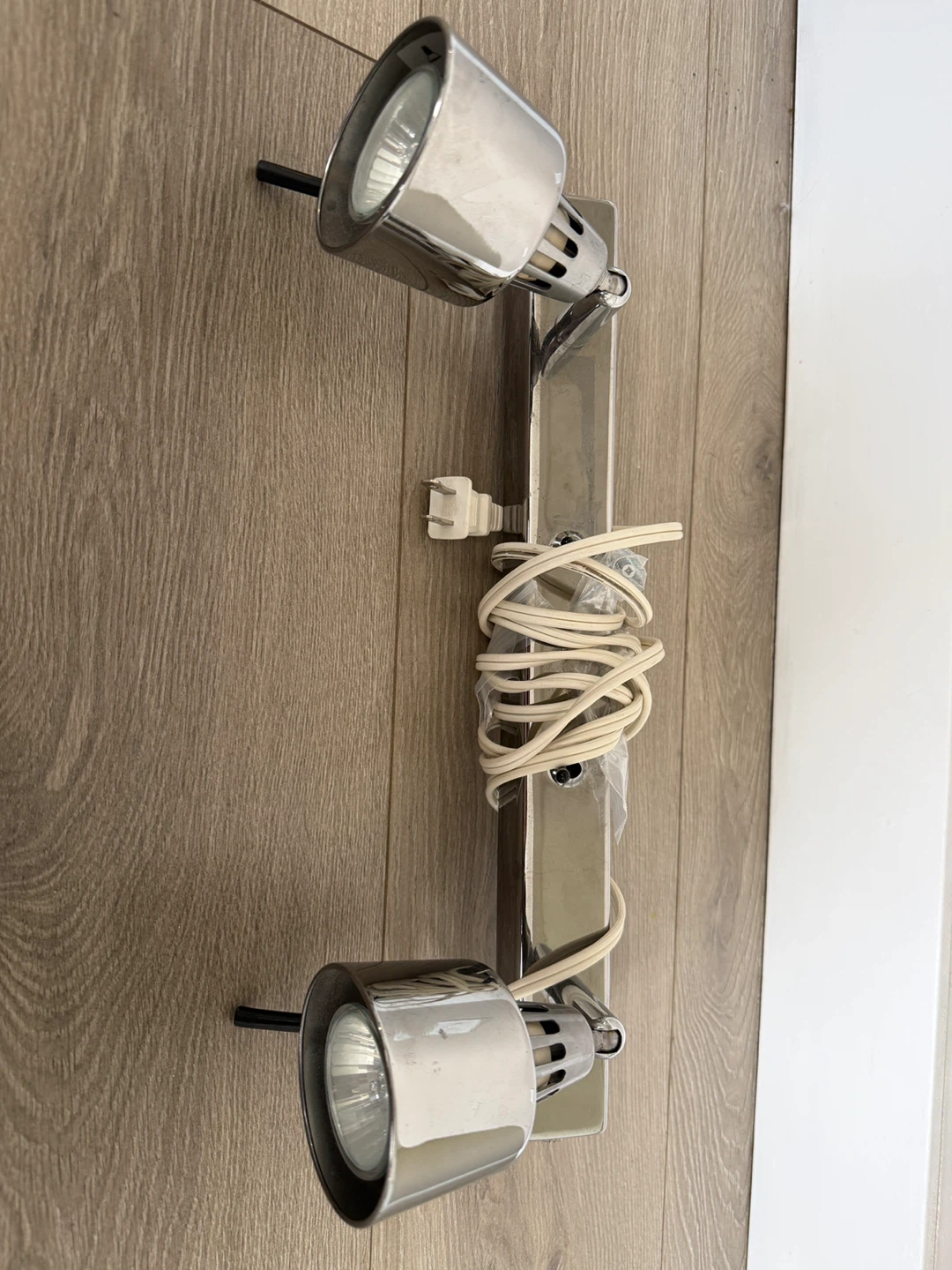 2-Light adjustable spotlight bar