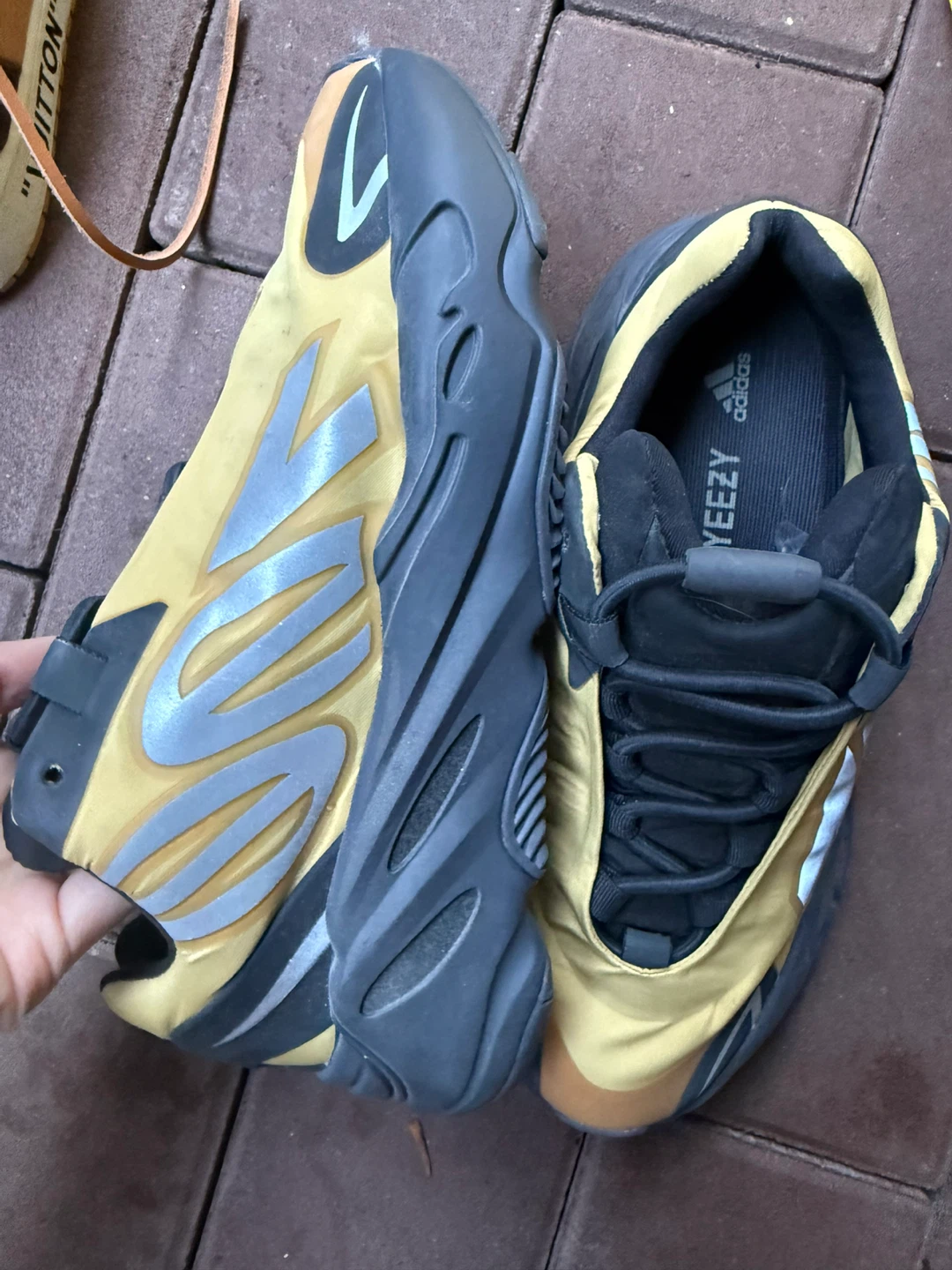 Adidas Yeezy 700 MNVN Size 6 US