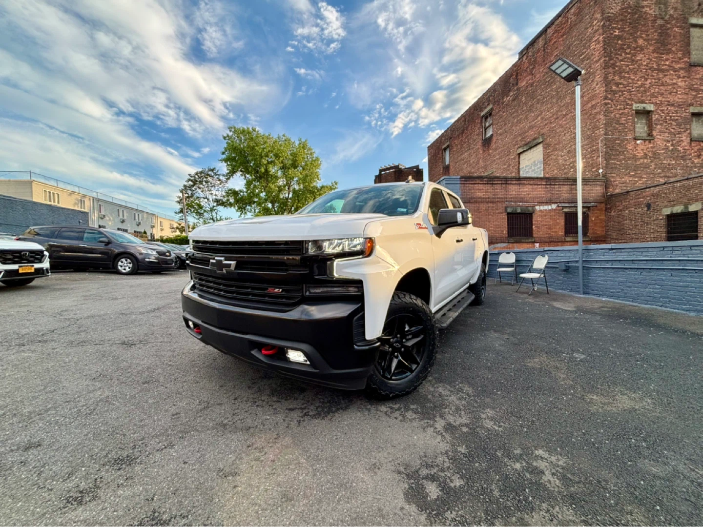 White Chevrolet Silverado Trail Boss LT - photo 2