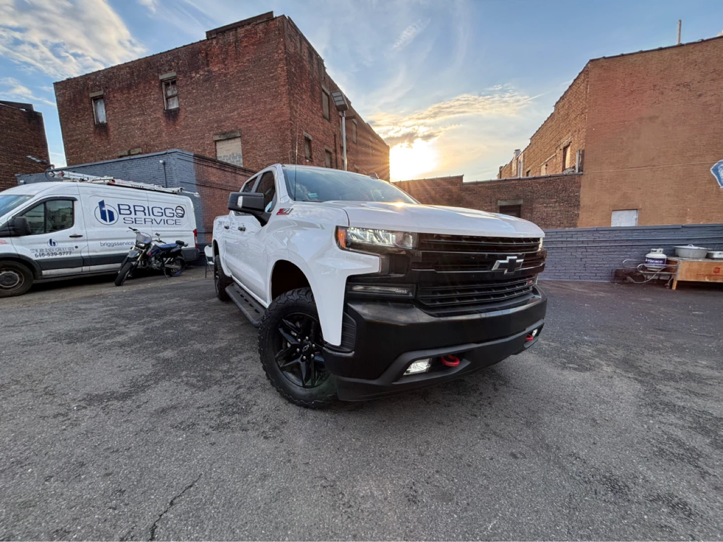 White Chevrolet Silverado Trail Boss LT - photo 3