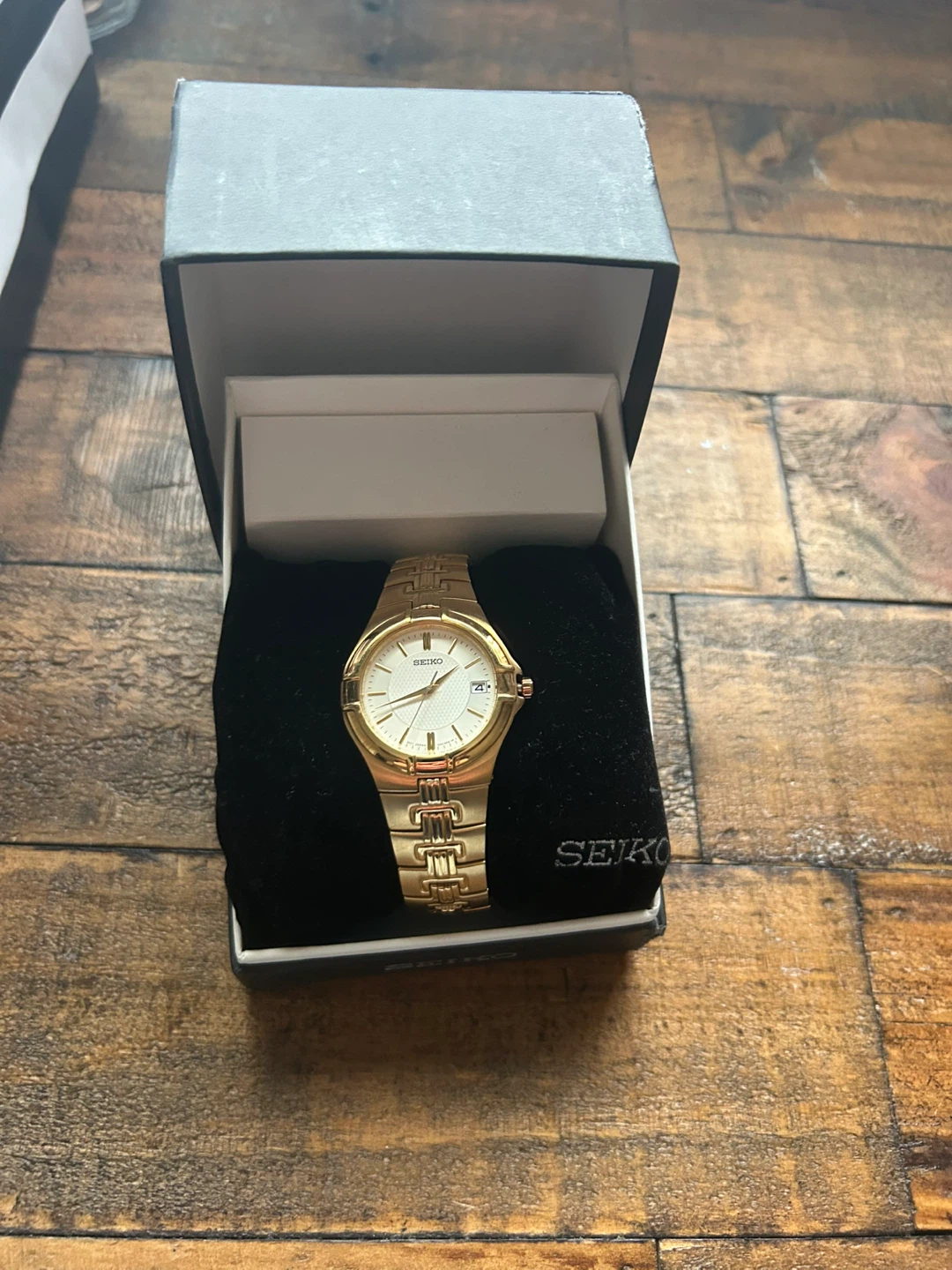Seiko Women's Gold Tone Watch - photo 2