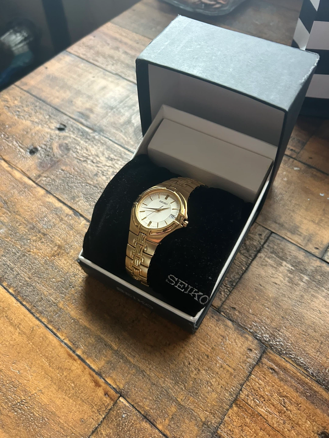 Seiko Women's Gold Tone Watch - photo 4