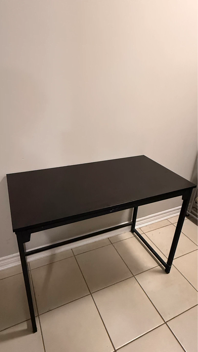 Modern Black Zinus Office Desk – Excellent Condition