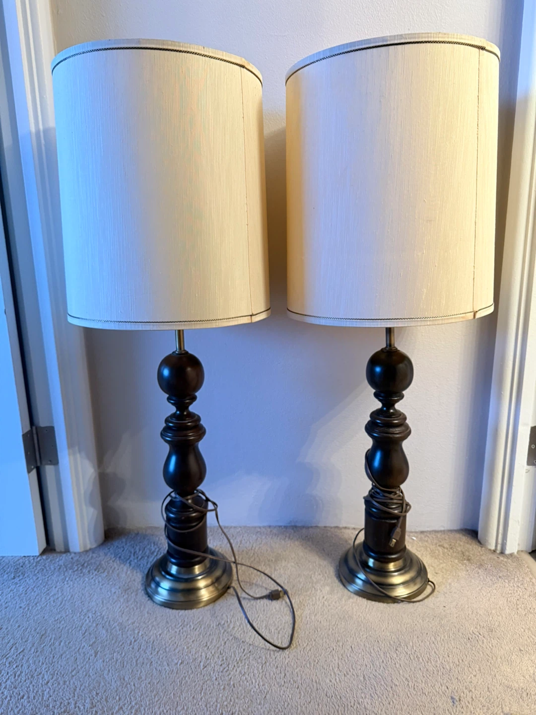Vintage Mid-Century c. 1950s Sculpted Oak and Brass Accent Lamps