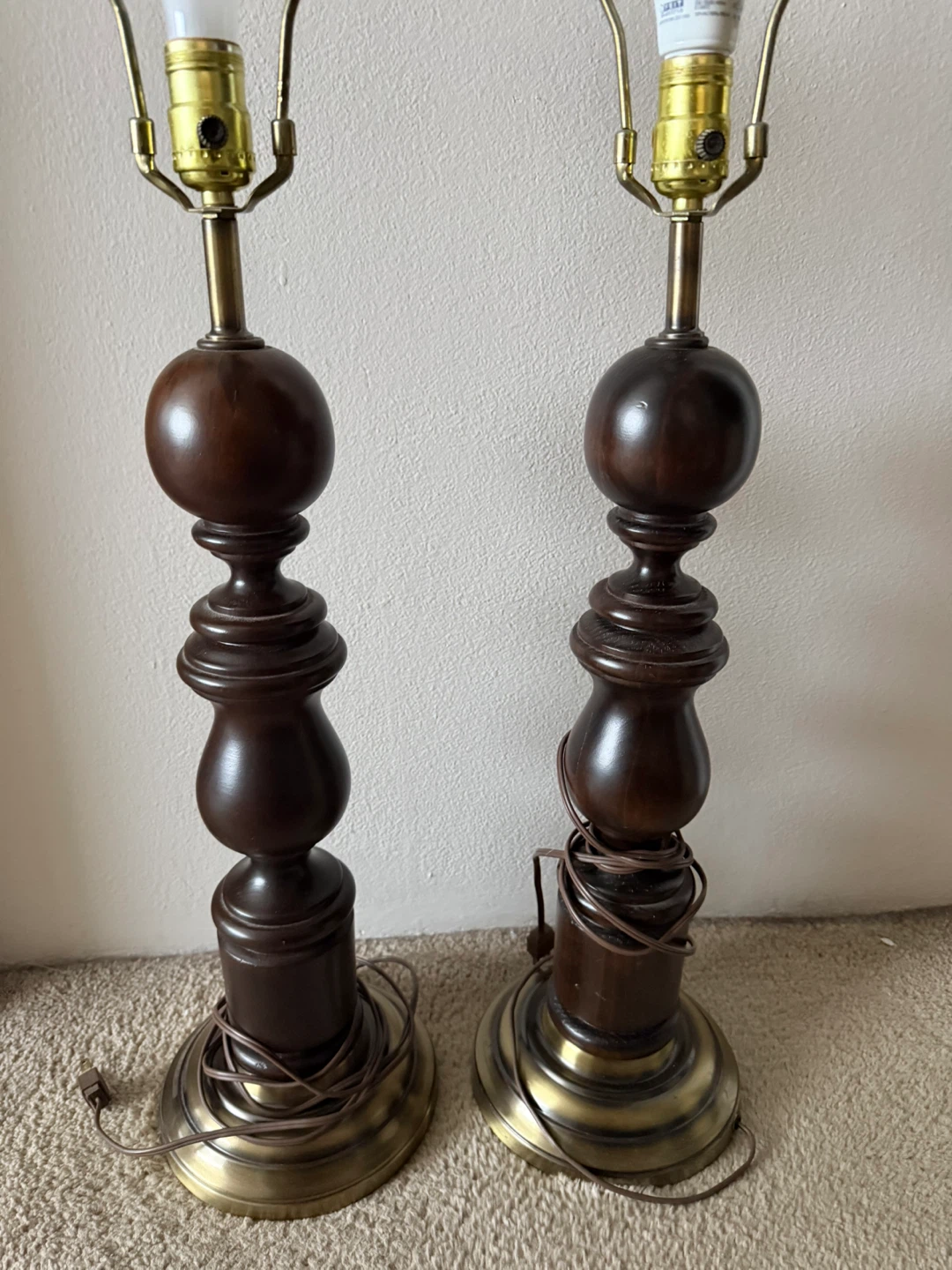 Vintage Mid-Century c. 1950s Sculpted Oak and Brass Accent Lamps - photo 3