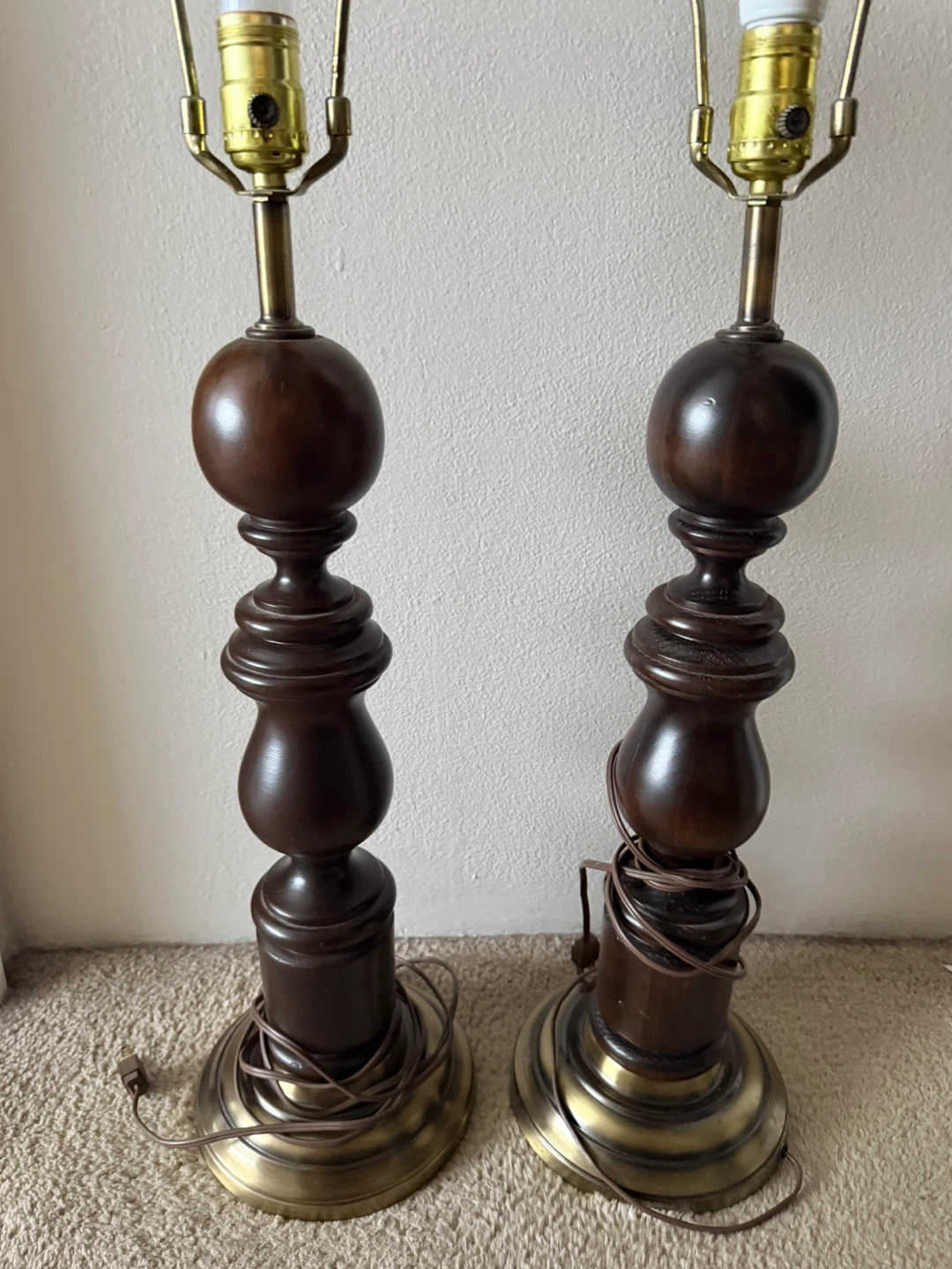 Vintage Mid-Century c. 1950s Sculpted Oak and Brass Accent Lamps - photo 4