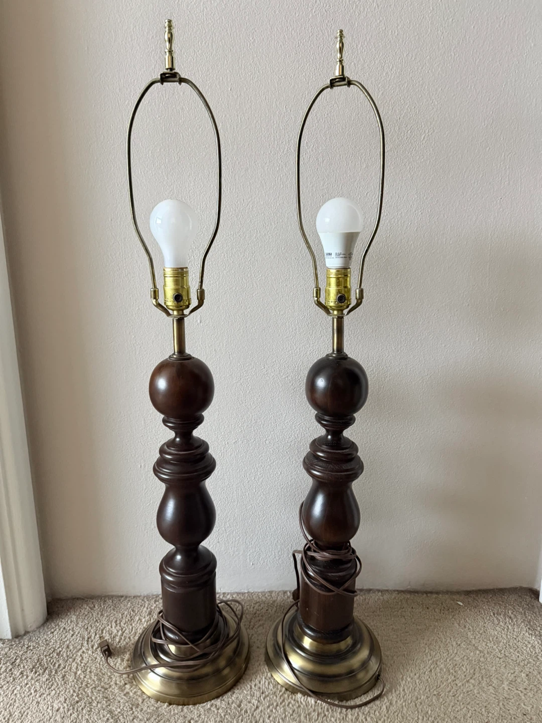 Vintage Mid-Century c. 1950s Sculpted Oak and Brass Accent Lamps - photo 2