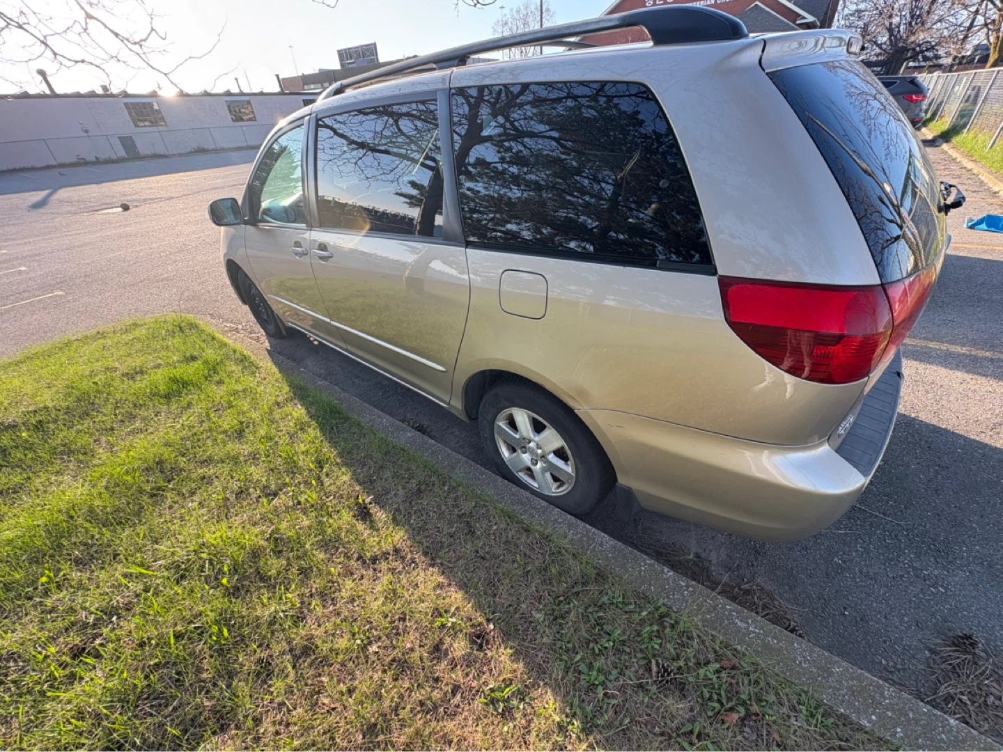 2004 Toyota Sienna LE - photo 2