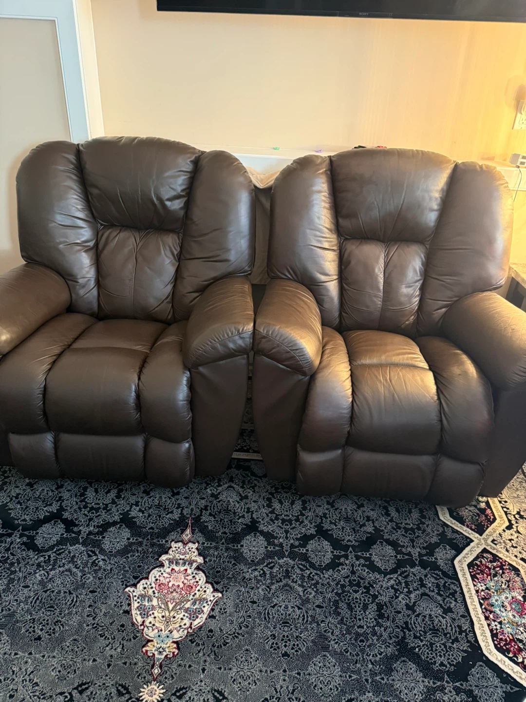 La-Z-Boy Brown Leather rocker  Recliner Chairs (2) or best offer - photo 2