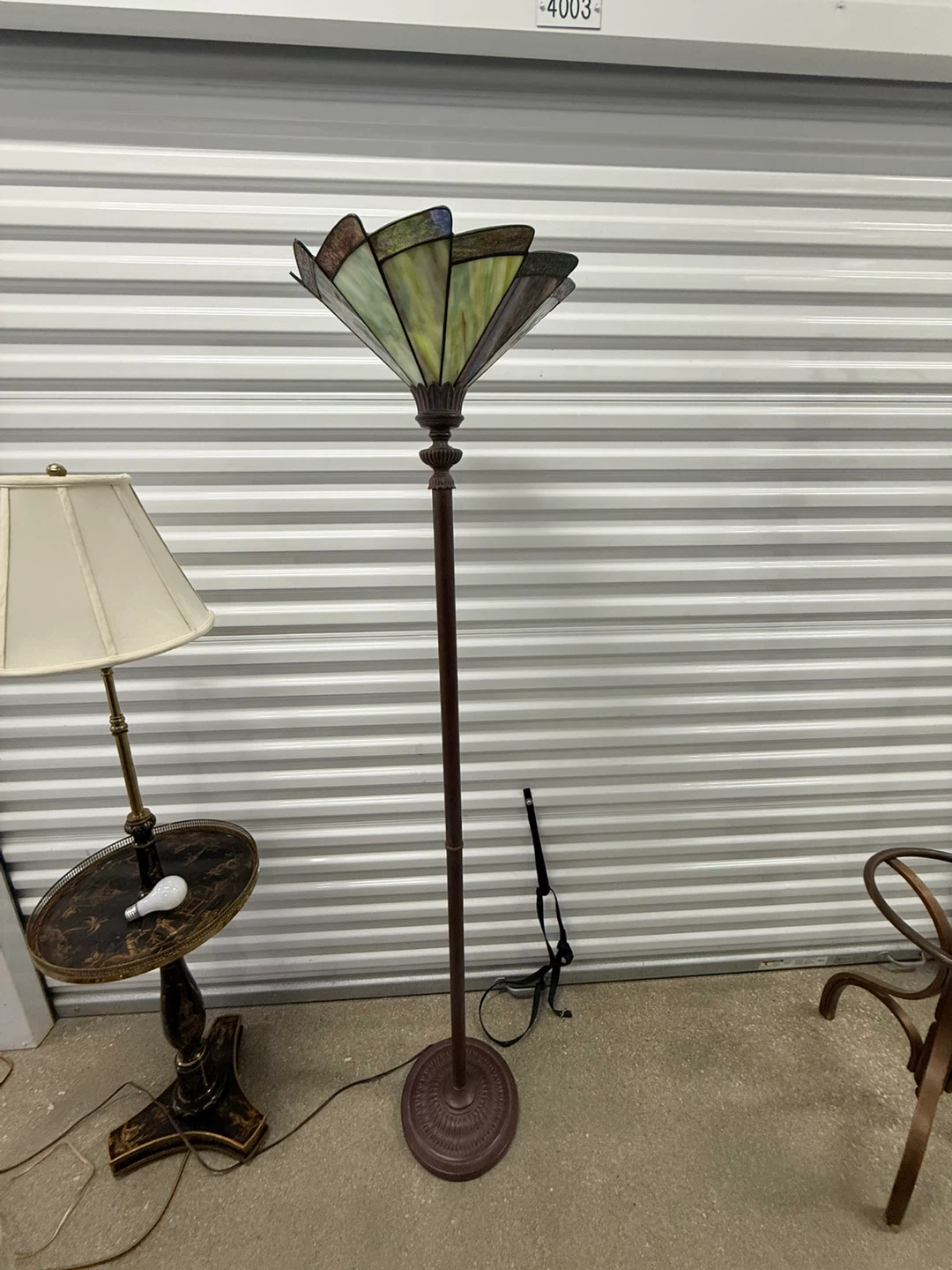 VTG Tiffany Style Floor Lamp w/Stained Glass Shade - photo 2