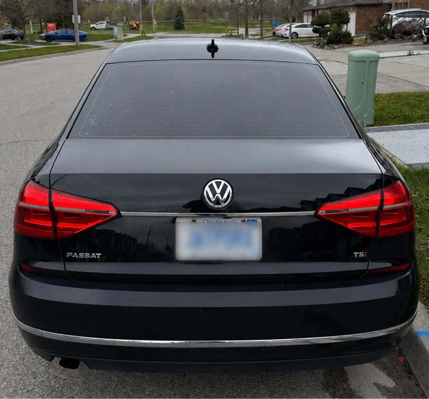 Black Volkswagen Passat - photo 2