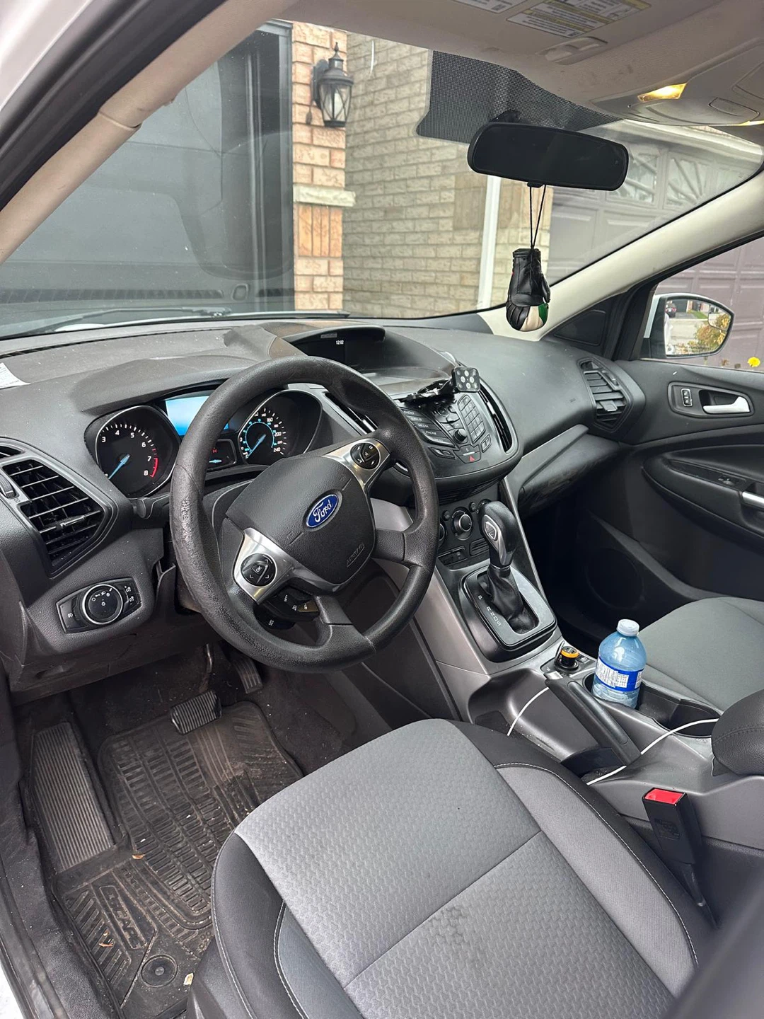 White Ford Escape SUV - photo 2