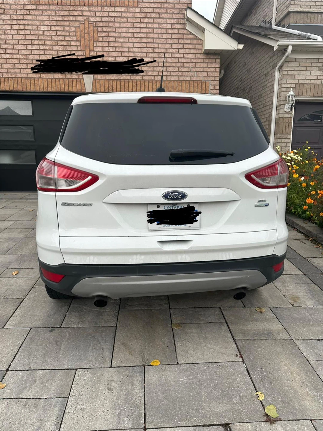 White Ford Escape SUV - photo 3