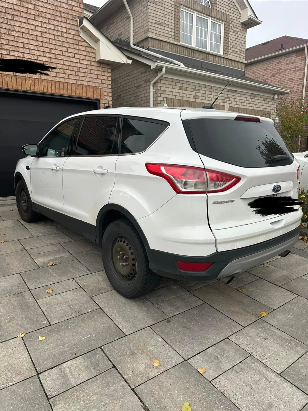White Ford Escape SUV - photo 4