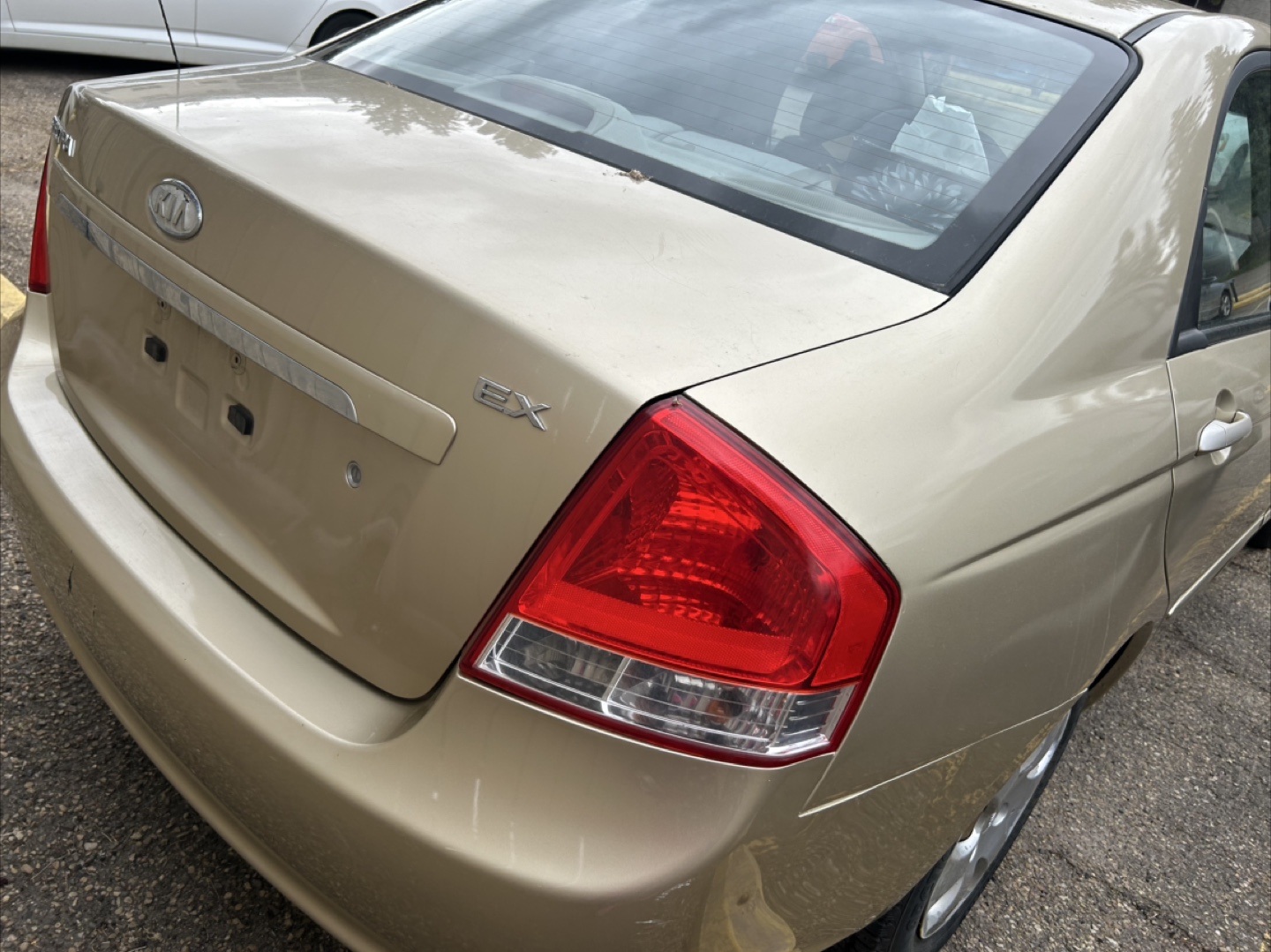 Gold 2009 Kia Spectra EX Sedan - photo 4