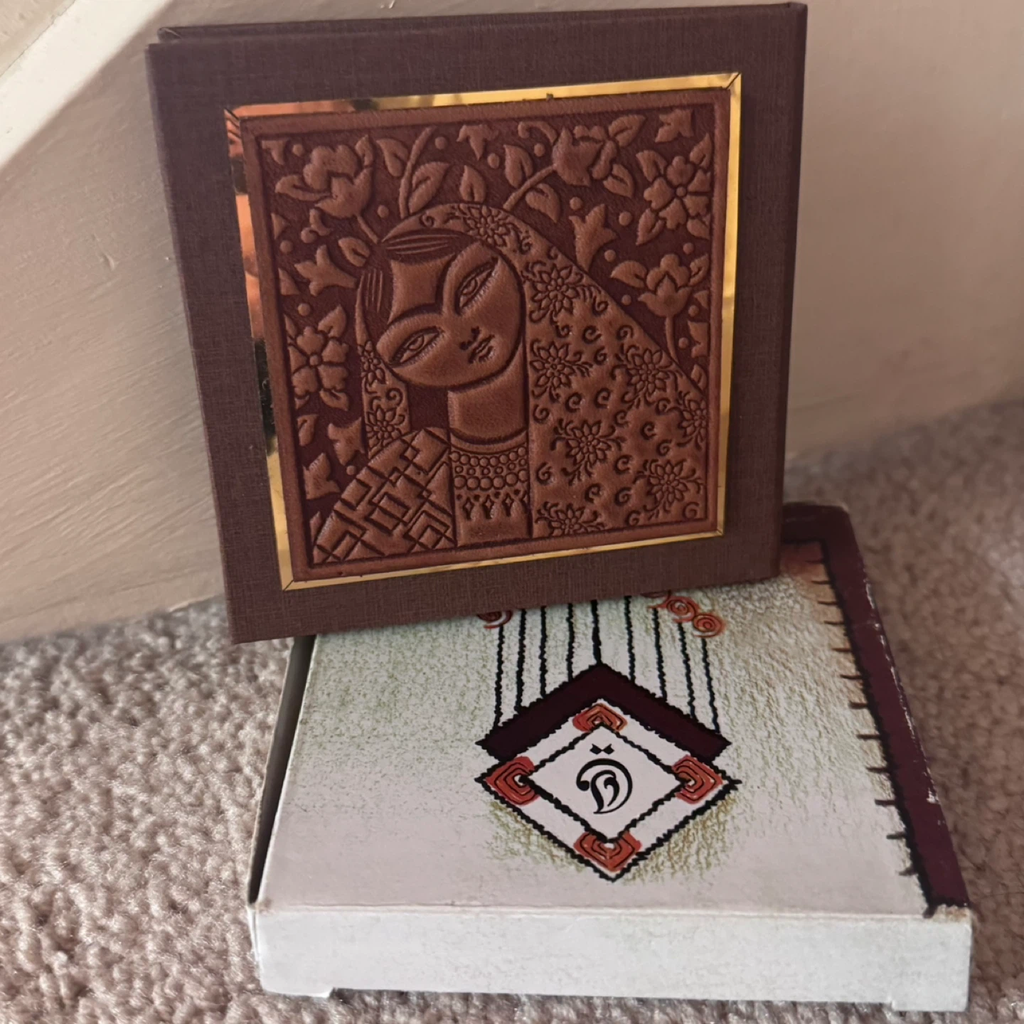 Decorative Embossed Compact Mirror with Case - photo 5