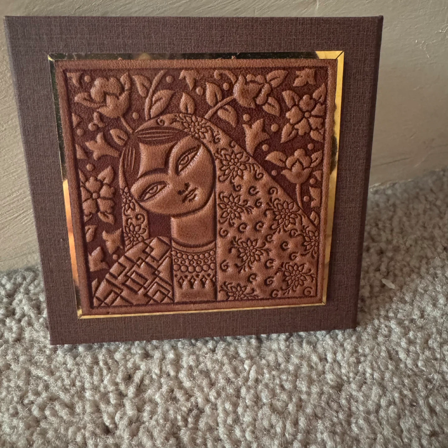 Decorative Embossed Compact Mirror with Case