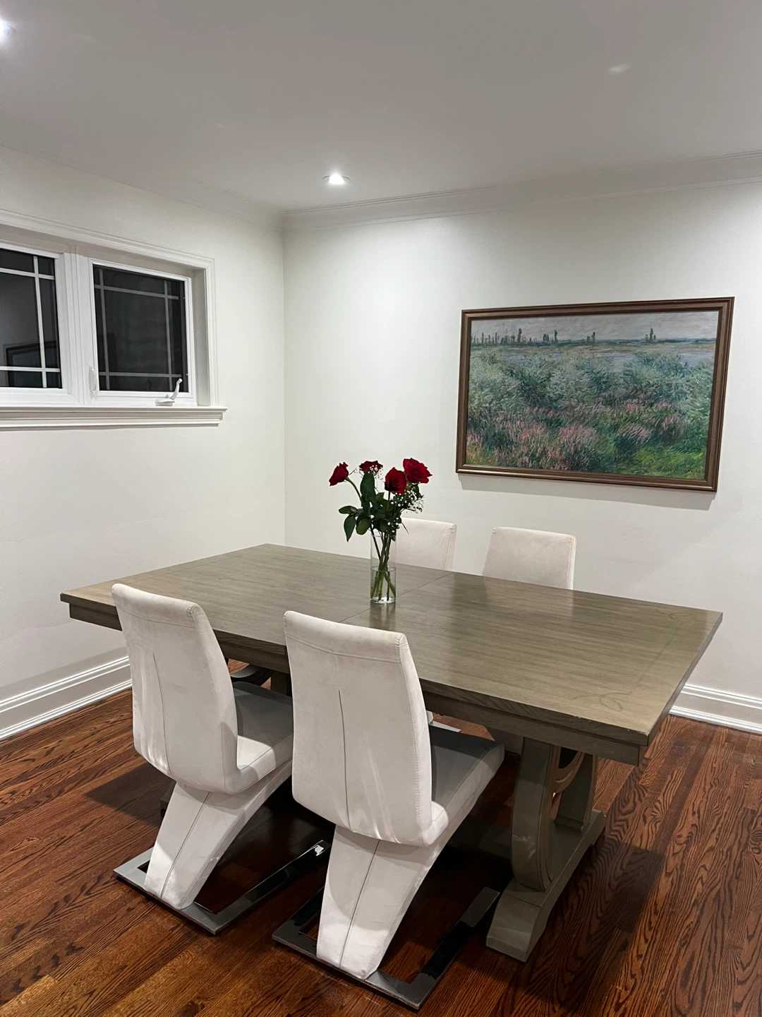 Extendable wooden dining table