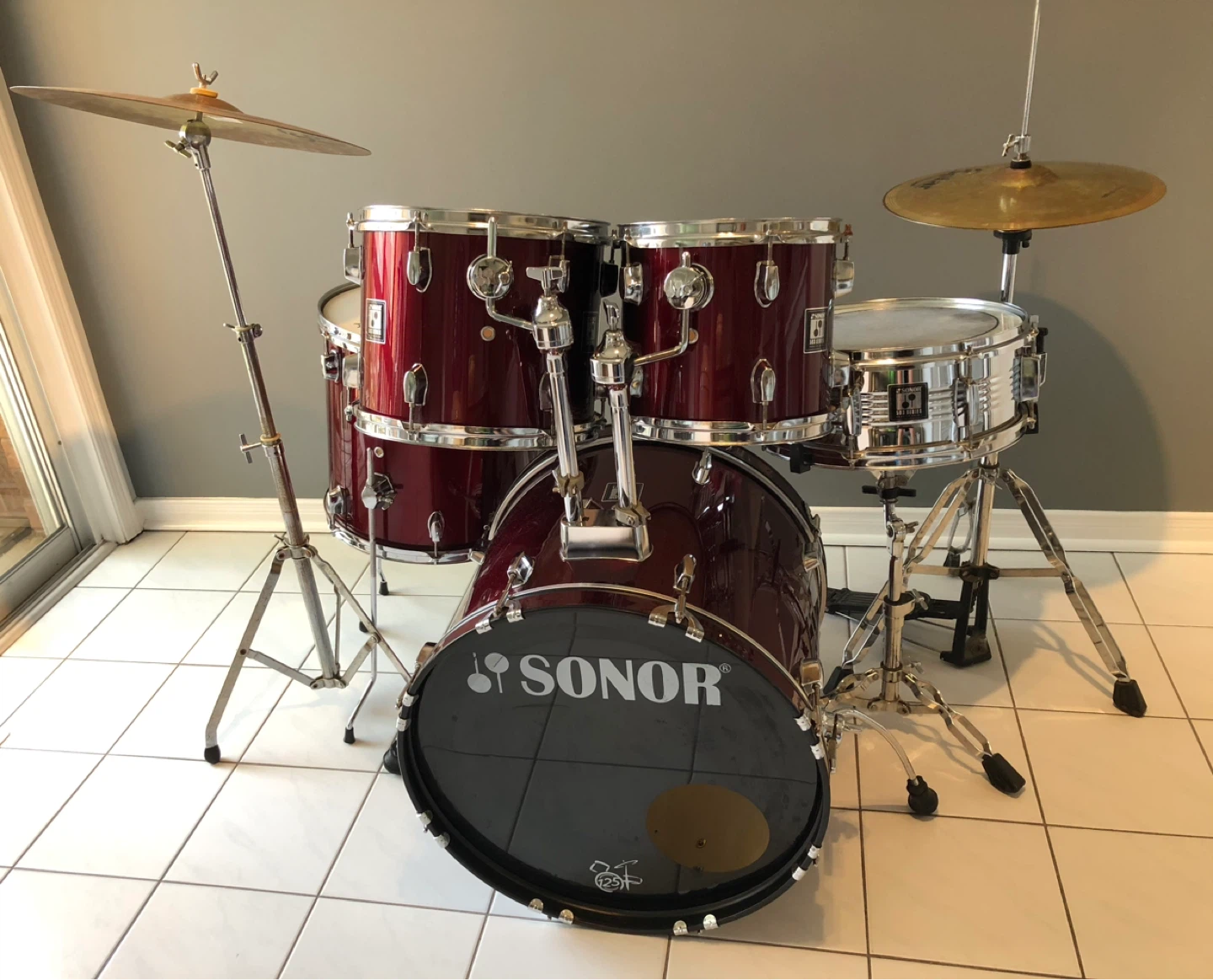 Sonor 5-piece drum kit - deep red