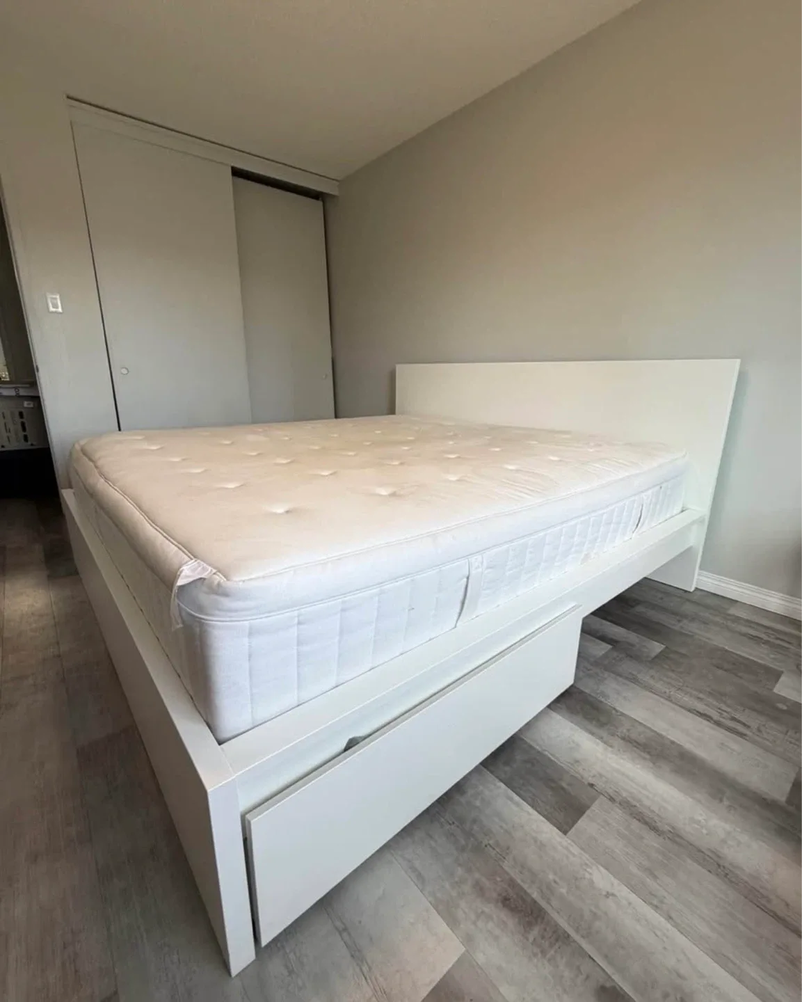 King size bed frame + mattress