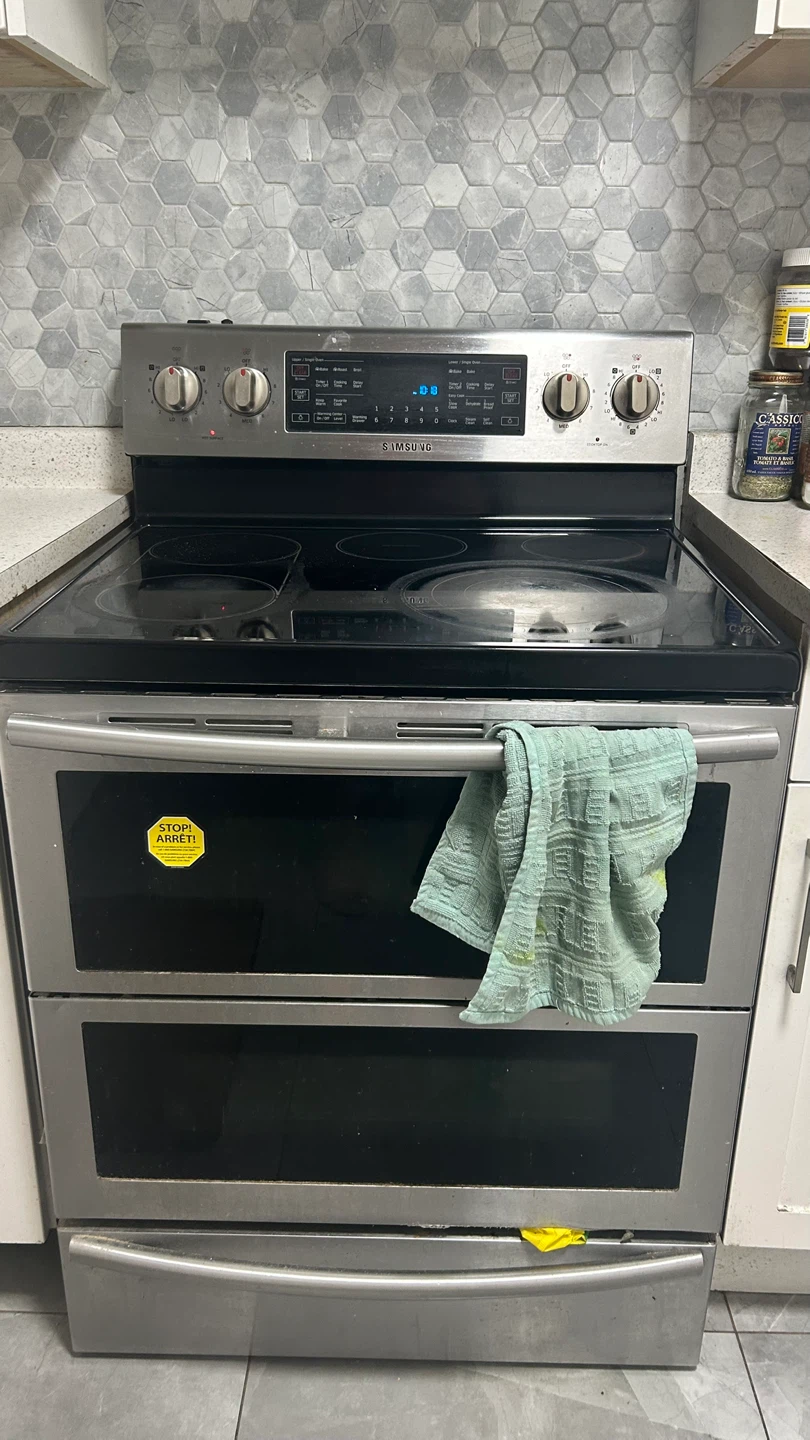 Samsung Electric Range with Oven