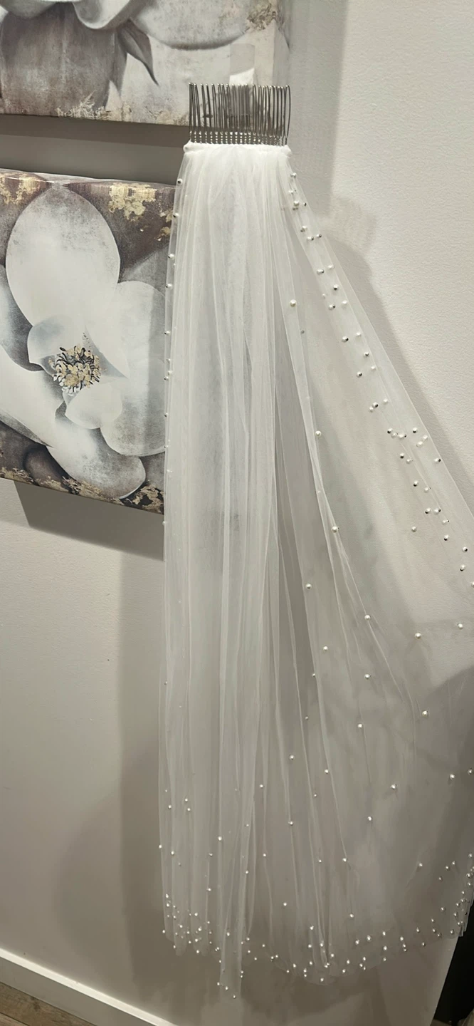 White Wedding Veil with Pearls - photo 5