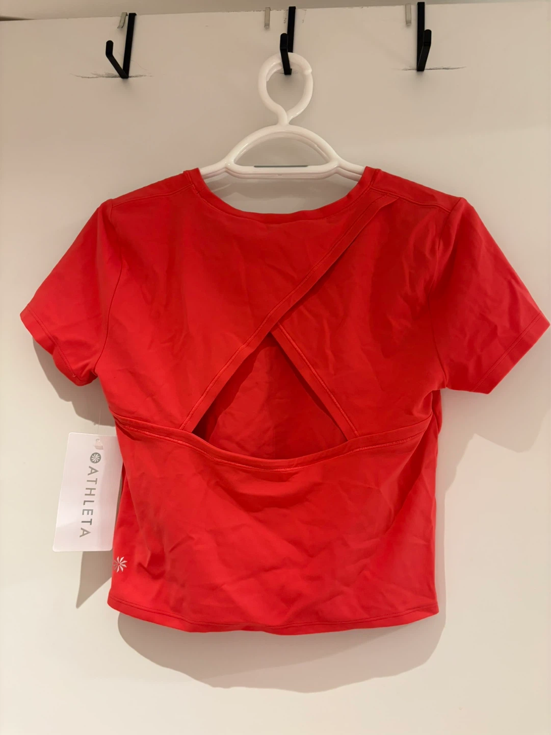 BRAND NEW Athleta Transcend Open Back Tee - Red - Size M - photo 3