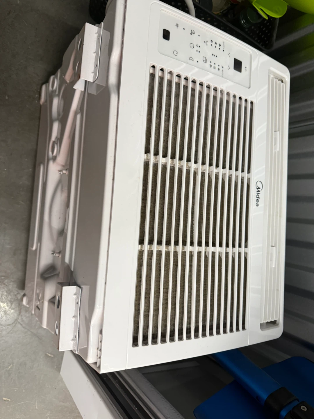 Midea Window Air Conditioner - photo 2